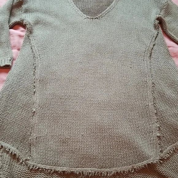 Pullover V-Neck Sweater - Picture 5 of 11